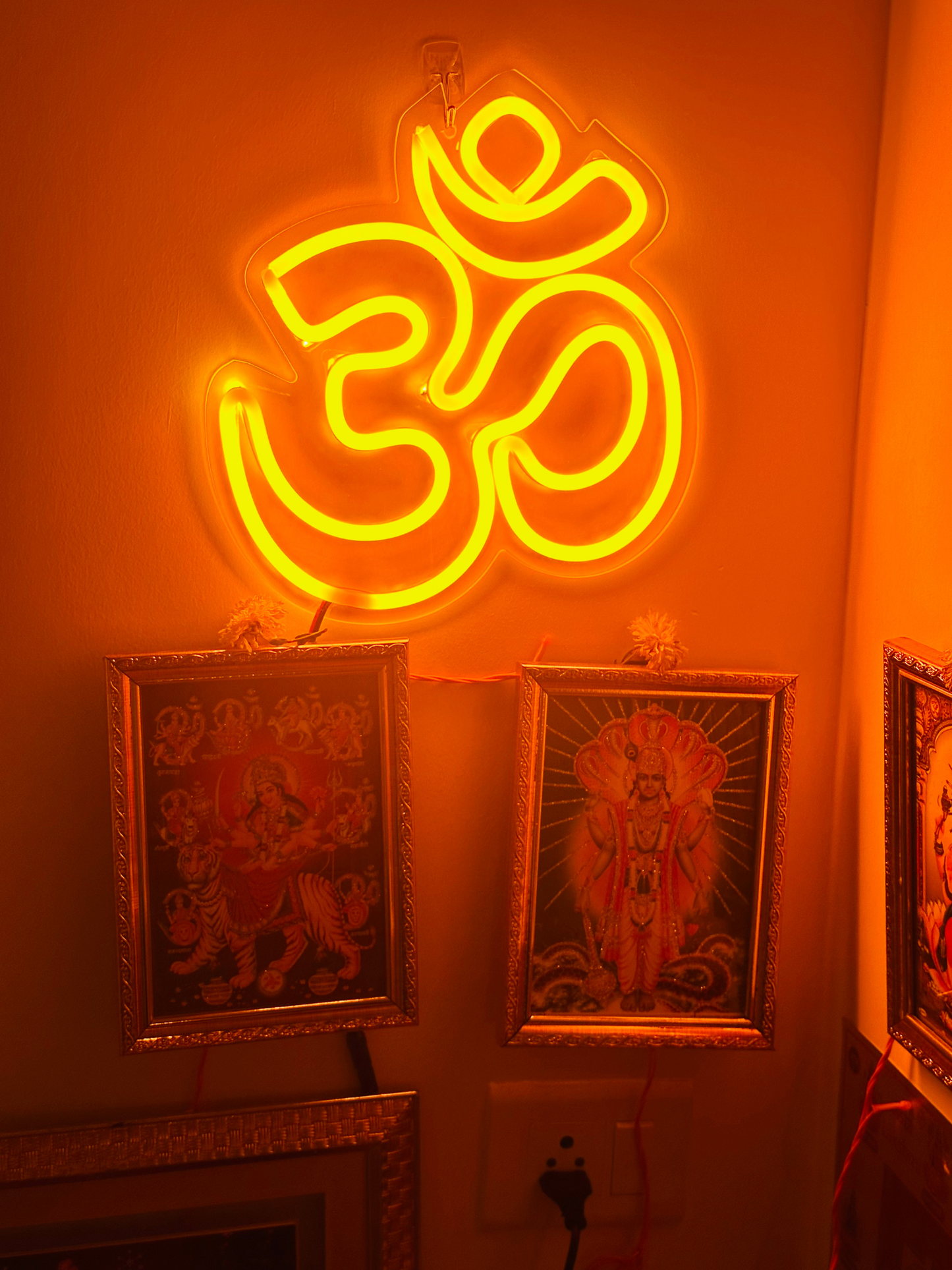 ॐ Neon Light | Yellow